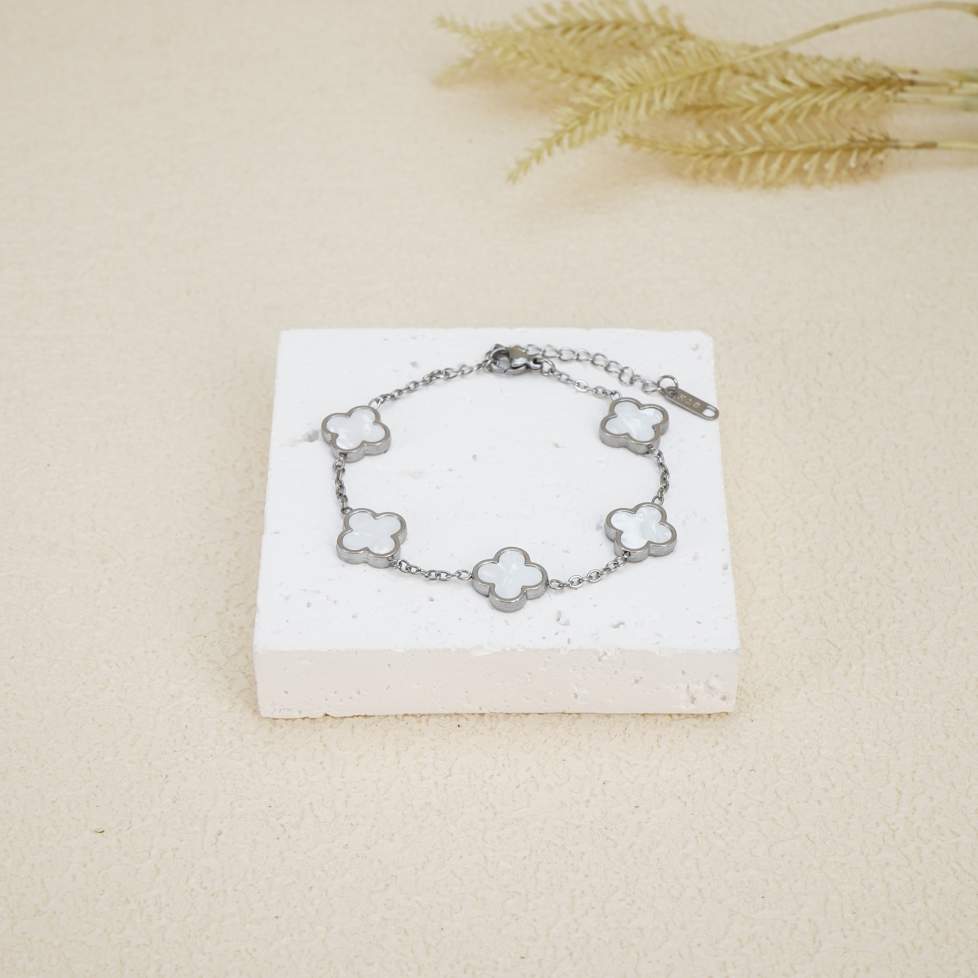 Multi pearl bracelet (Silver)